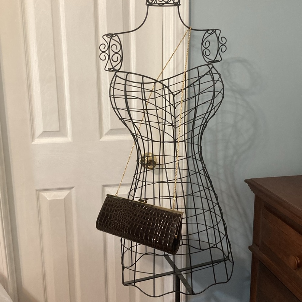 La Regala clutch